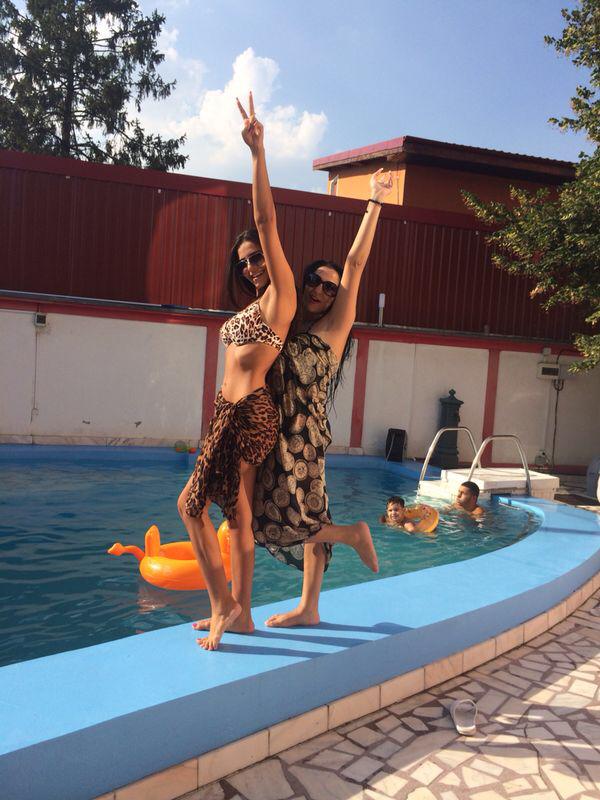 Daiana s-a racorit vara in piscina de pe domeniul familiei