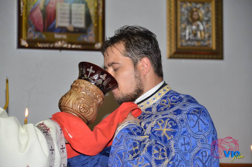 Nicolae slujeste intr-o biserica din Spania