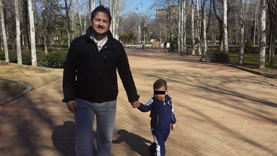 Nicolae slujeste intr-o biserica din Spania