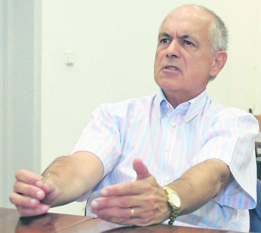 Medicul si-a castigat in instanta dreptul de a profesa, dar nu mai are voie sa tina bisturiul in mana.