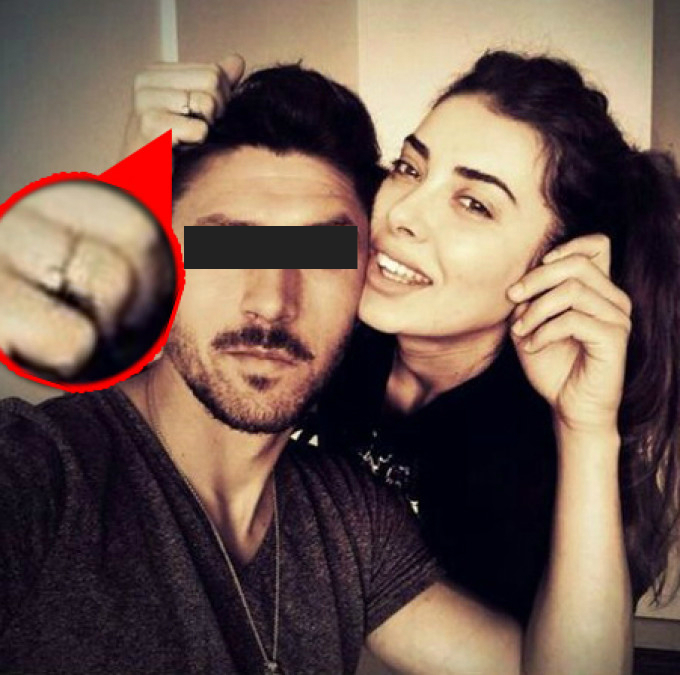 Atacantul de la nationala are o slabiciune pentru prezentatoarele stirilor sportive. In trecut s-a iubit cu Laura Teodoru