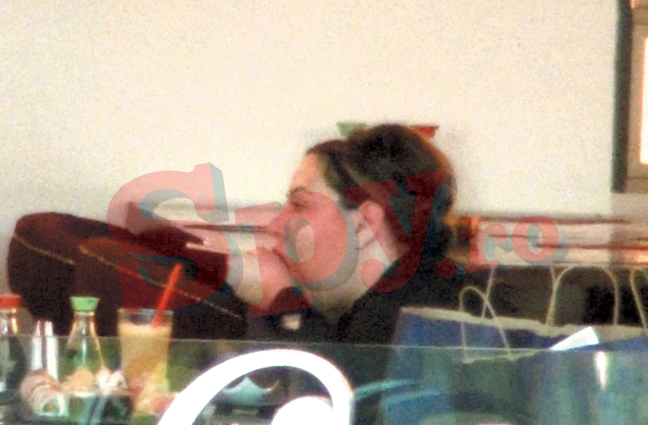 Oana a devorat cu pofta platourile cu peste