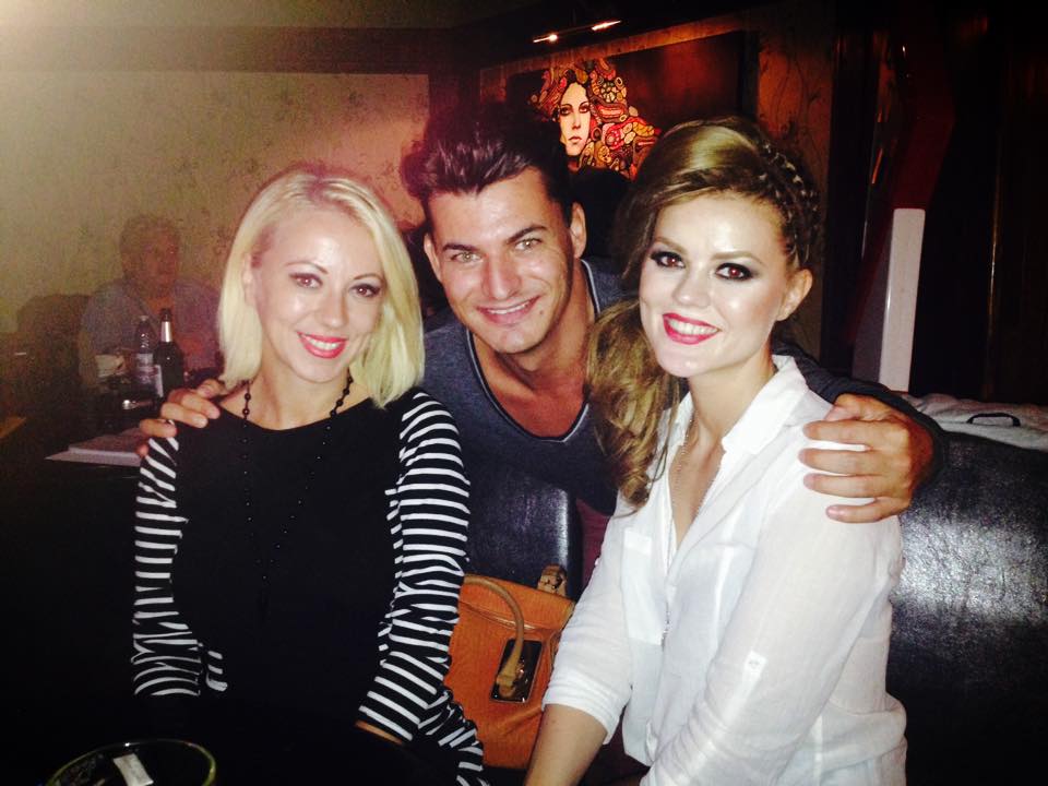 Fosta sotie a sportivului a sarit din avion in club, ca sa-i fie alaturi surorii sale