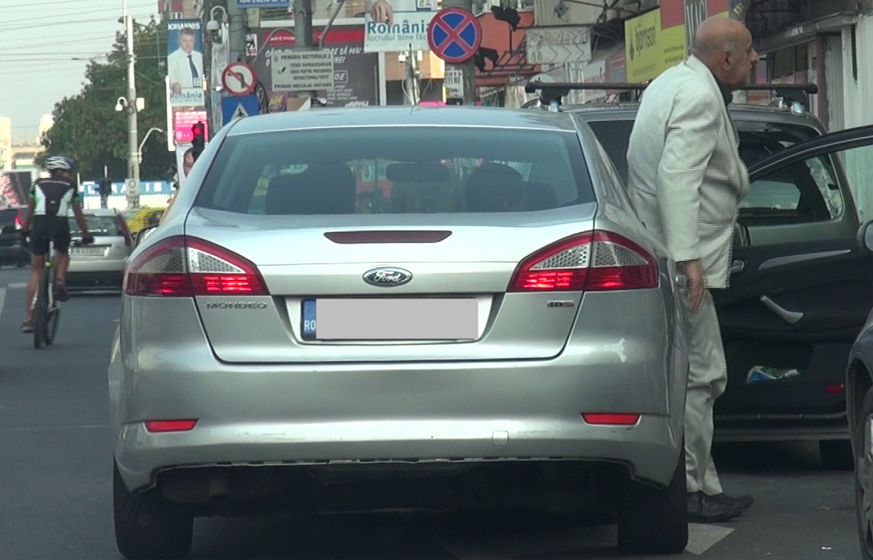 Oana Lis l-a lasat, ca de obicei, pe Viorel la pacanele