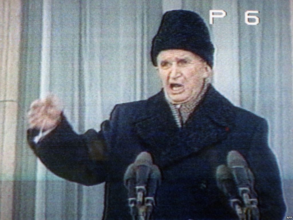 Din cauza ca il chema Ceausila, partidul unic a dat ordin ca numele fotbalistului sa fie schimbat in presa. Astfel, fotbalistul a devenit C. Gheorghe