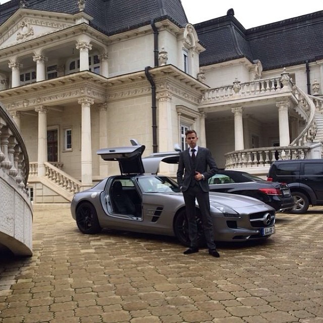 Franco a primit un Mercedes pentru ca a luat Bacalureatul