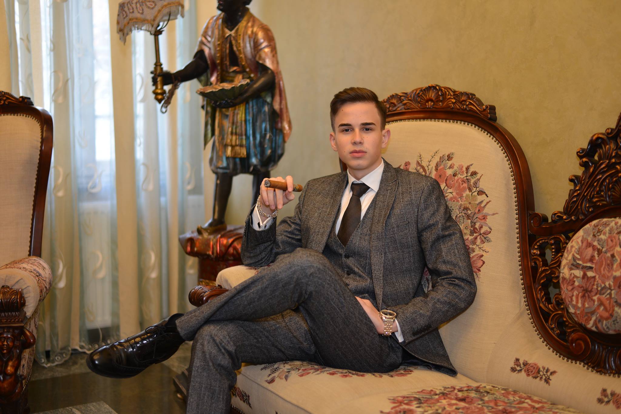 Franco a primit un Mercedes pentru ca a luat Bacalureatul