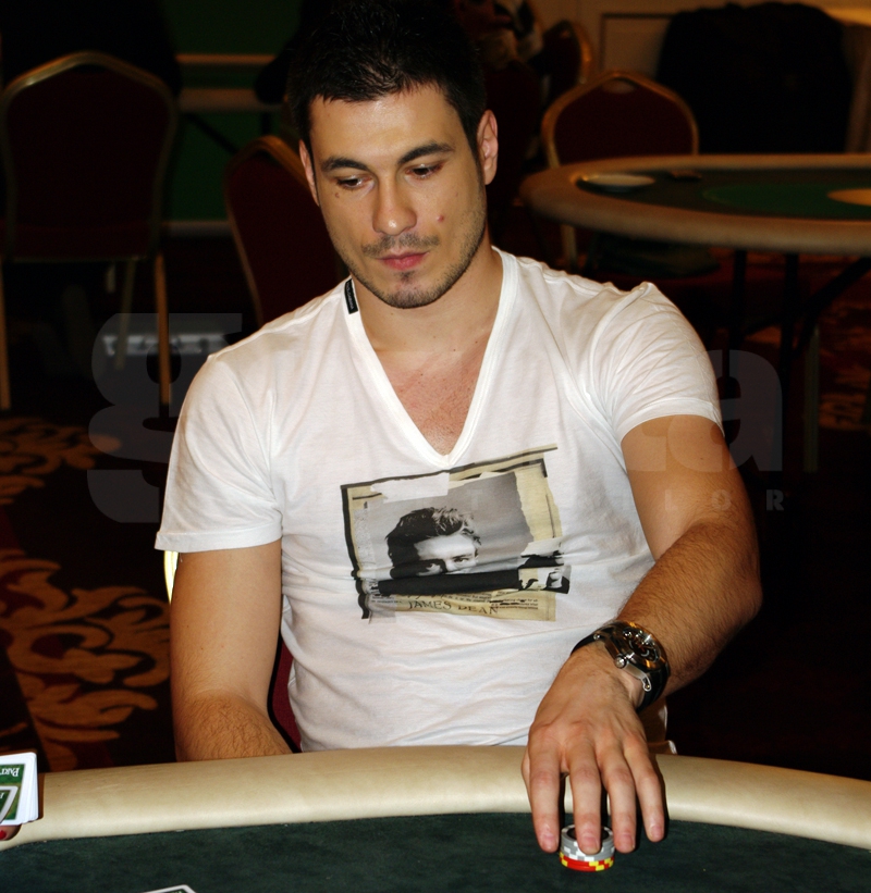 Piturca jr. a mers alaturi de tatal sau in Arabia Saudita. Este prima experienta a lui Alexandru ca antrenor.