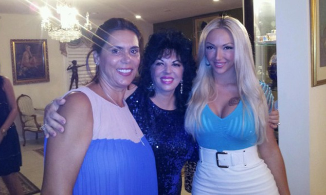 Fetele lui Carmen Harra nu seamana intre ele