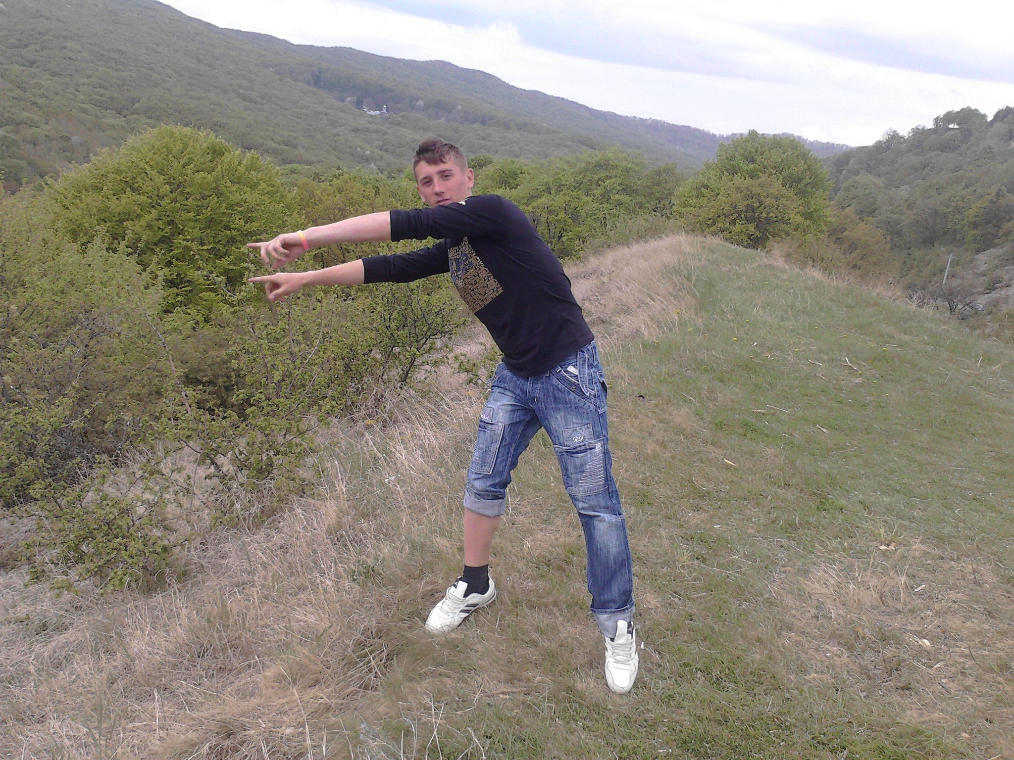 Ionut s-a aruncat in fata trenului