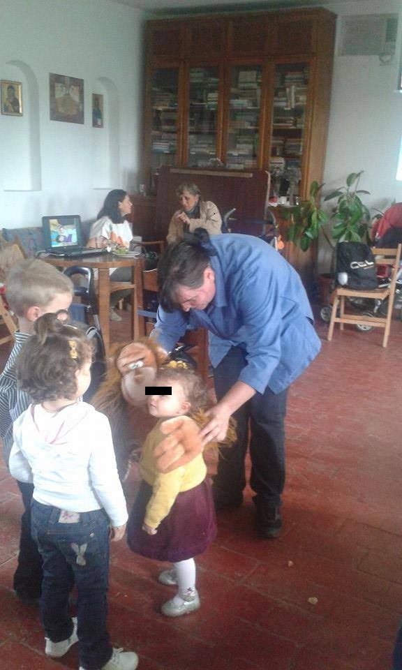 Maricica Ladaru a avut succes folosind teatrul de papusi in tratarea deficientelor de vorbire