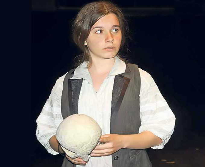 Kira Hagi a fost extrem de fericita dupa ce a fost acceptata la reputata Academie de la New York