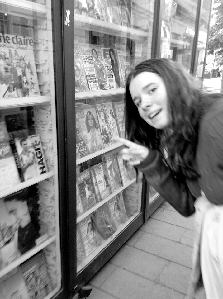 Kira s-a bucurat sa vada cartea dedicata tatalui sau la vanzare