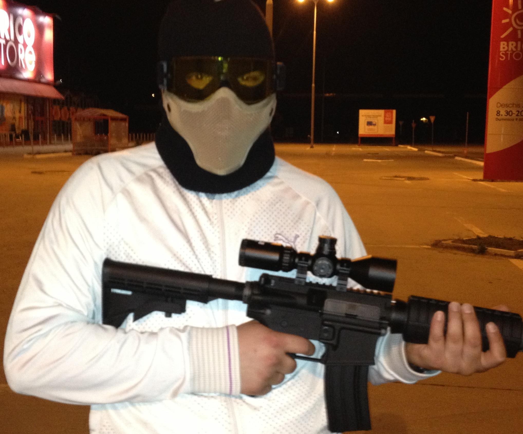 El este pasionat de arme