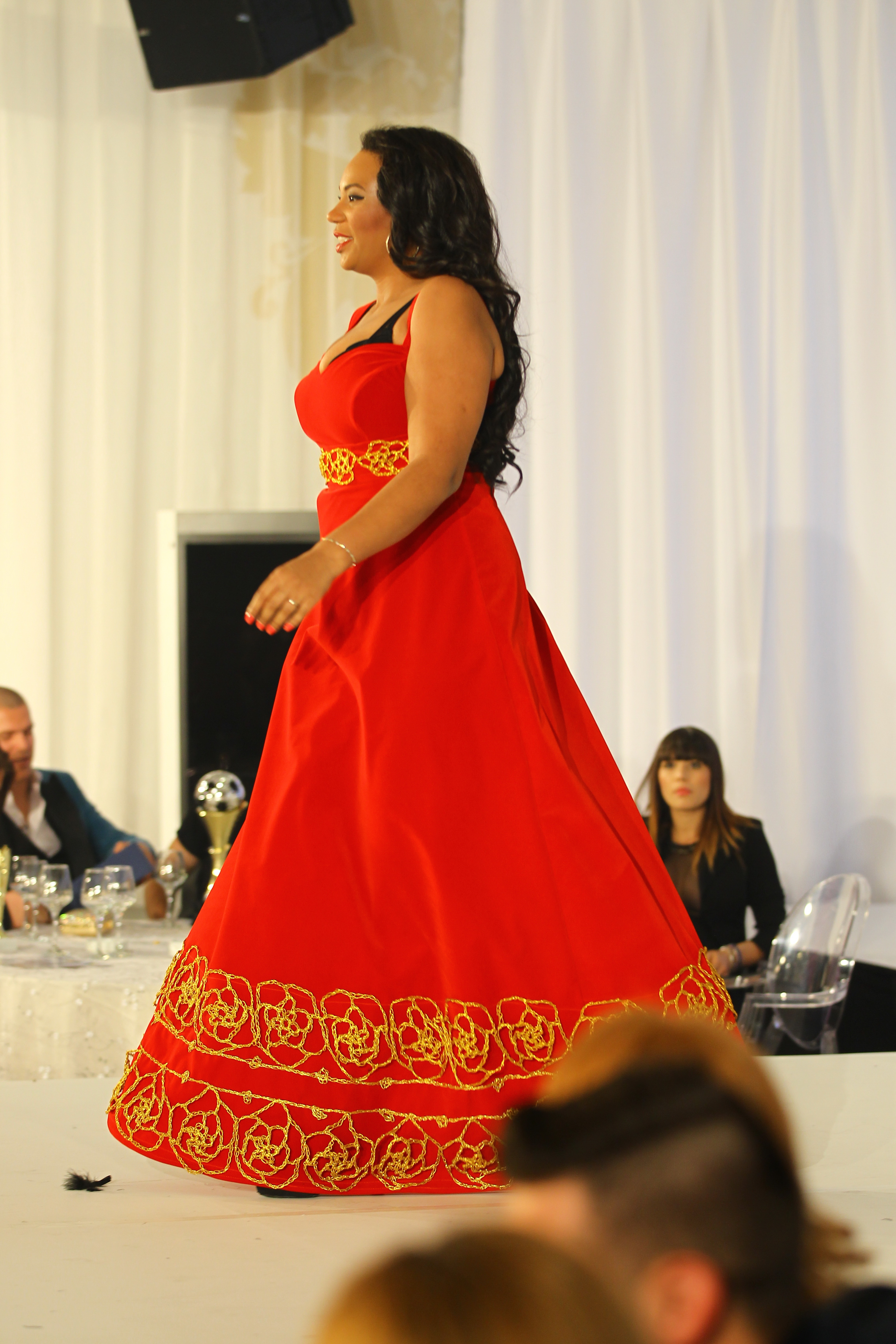 In copilarie Julie isi dorea sa devina fotomodel si sa castige Miss Universe