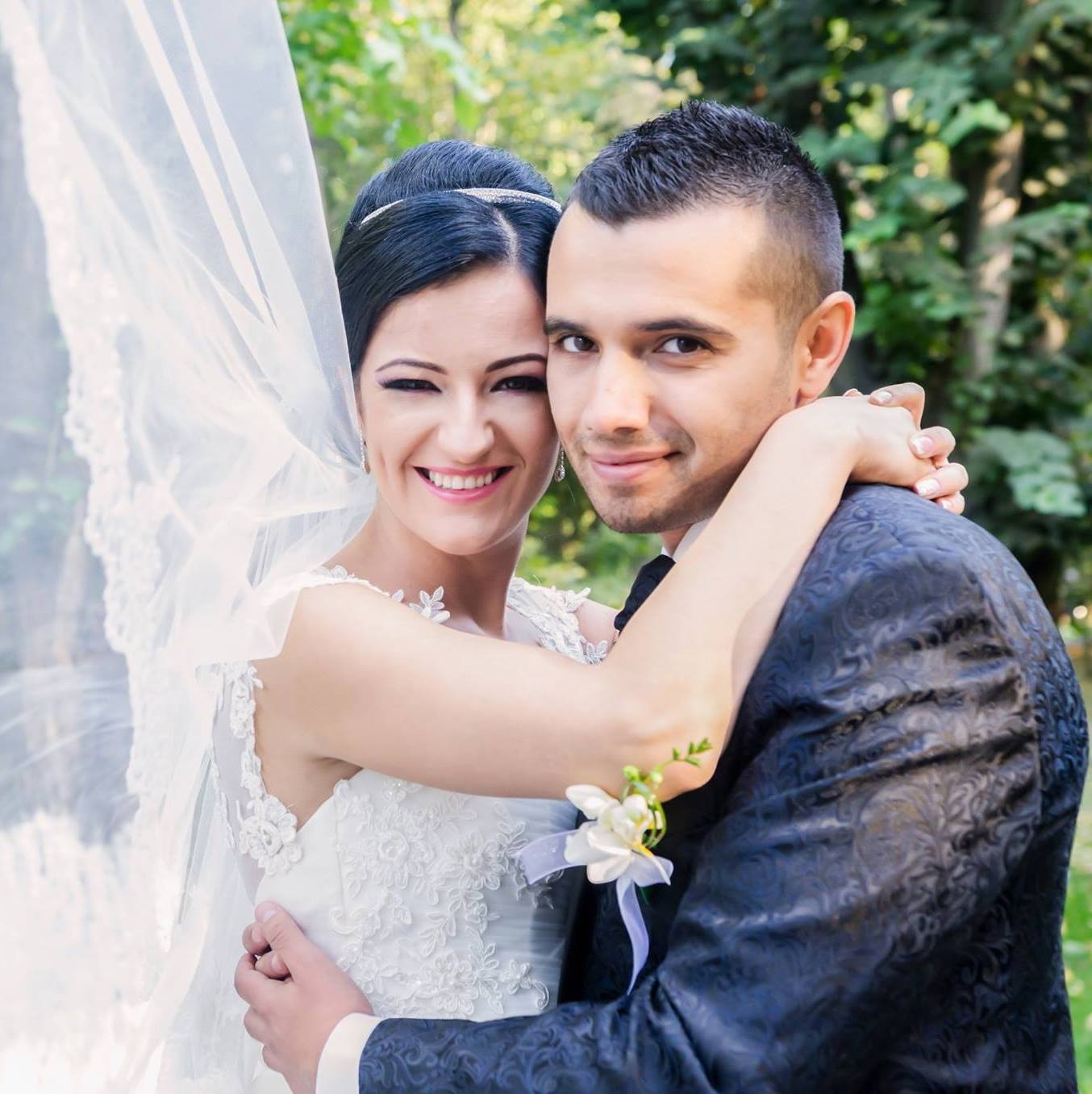 Andra se lupta sa-i salveze viata sotului ei