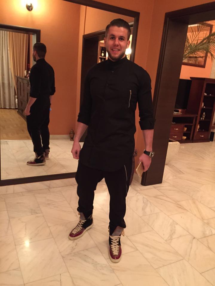 Andrei Penescu se imbraca mereu dupa ultima moda