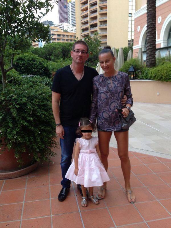 Iubitul Ralucai Sandu, afaceristul Ziv Teleman, este foarte atasat de micuta Simona foto: Facebook