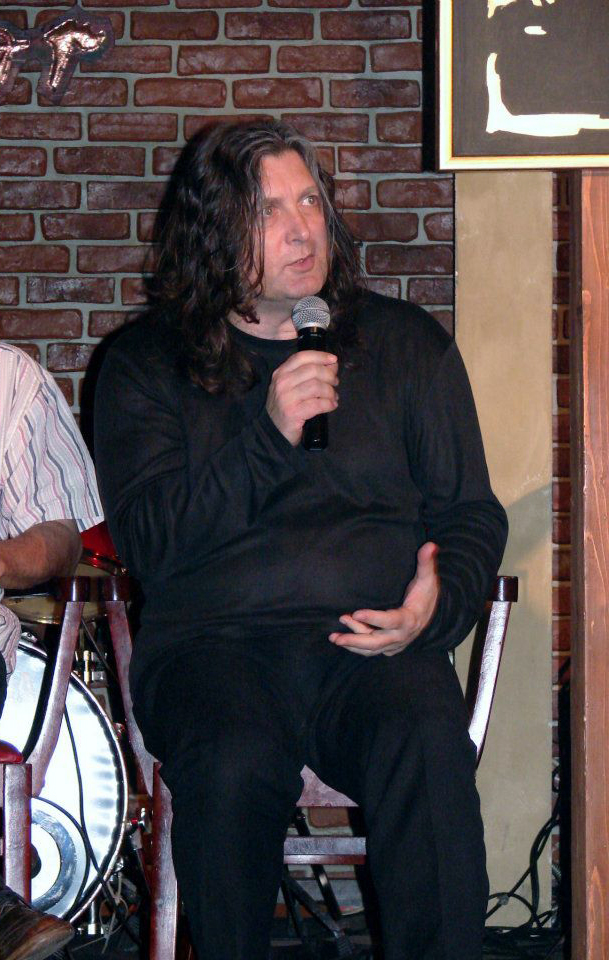 Laurentiu Cazan apare foarte rar pe scena