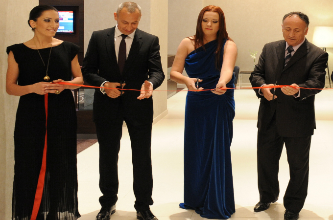 Pendiuc si Visoiu au taiat panglica unei cafenele