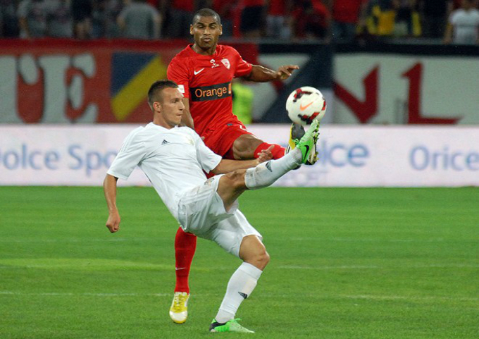 Dinamo este singura echipa din Europa pentru care a jucat Elton