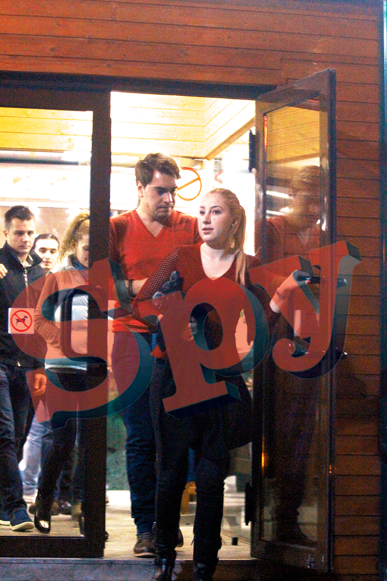 Adina si iubitul ei au poftit la o saorma cu de toate