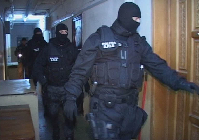 Politistii l-au retinut pe pedofil