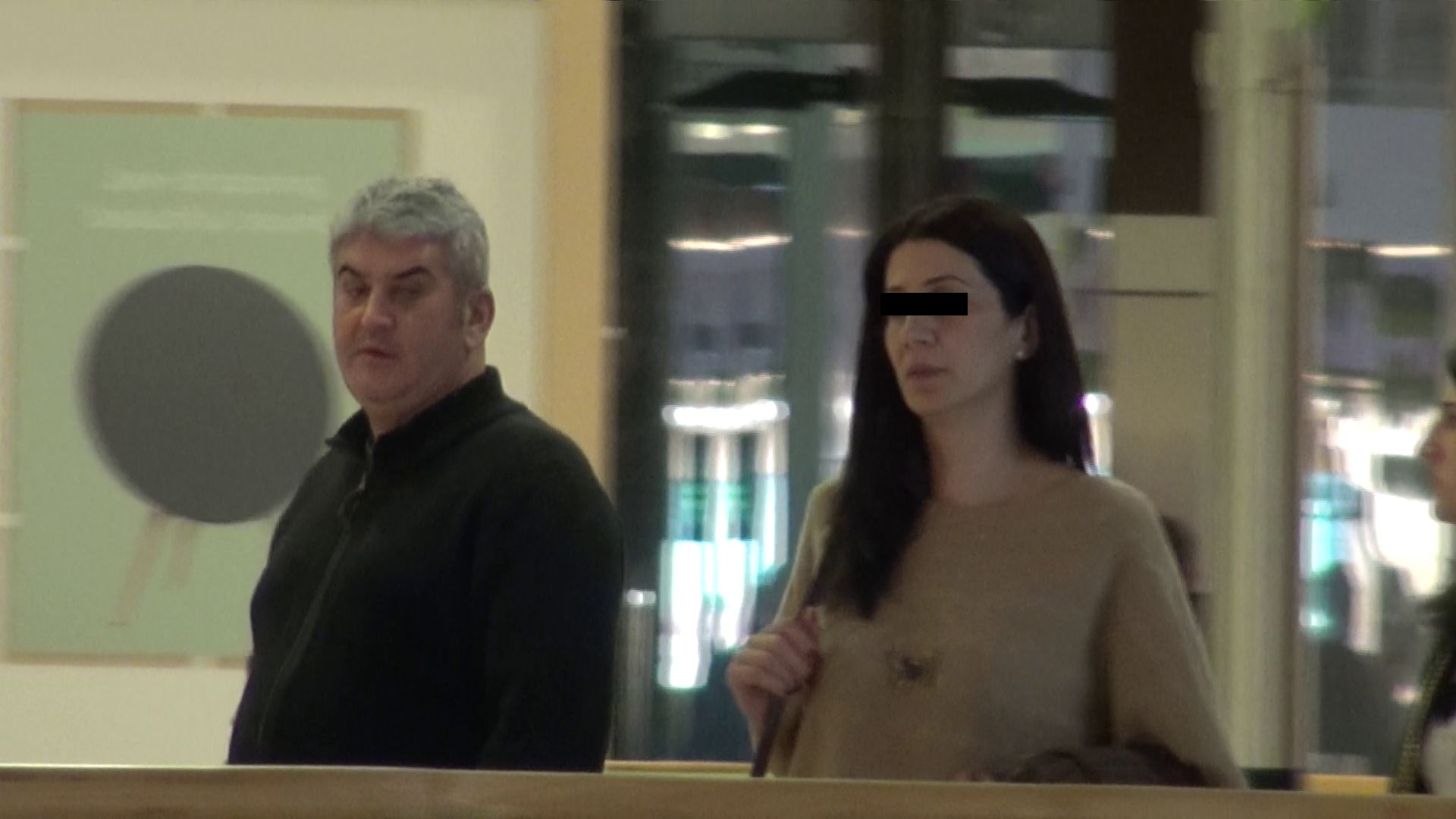 MInistrul de Interne s-a plimbat prin mall