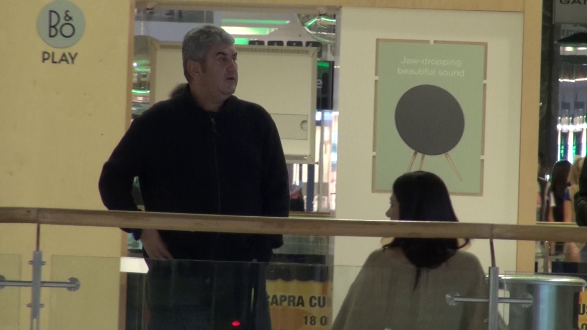 Gabriel Oprea a steptat sa-i fie aduse biletele la film