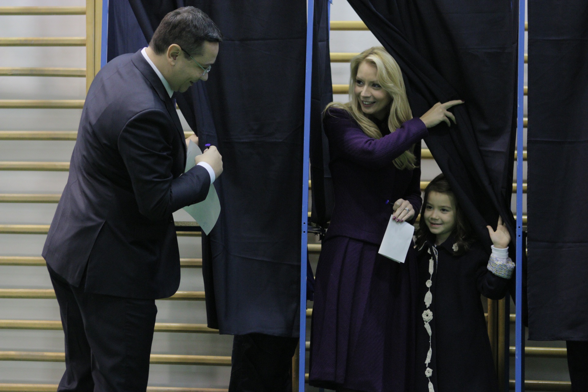 Victor Ponta, Daciana Sarbu si fiica acestora