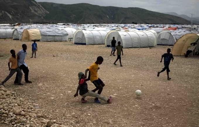 Asa arata o tabara de sinistrati in Haiti