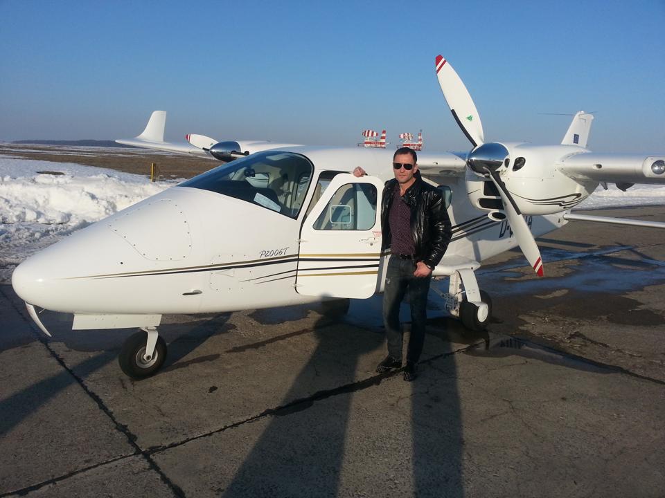 Vasile Armenean si-a cumparat avion desi locuieste la bloc