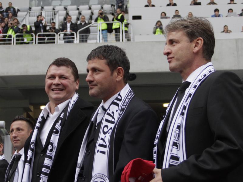 Ovidiu Maier (in centru) a fost unul dintre cei mai tehnici jucatori ai fotbalului romanesc de dupa Revolutie