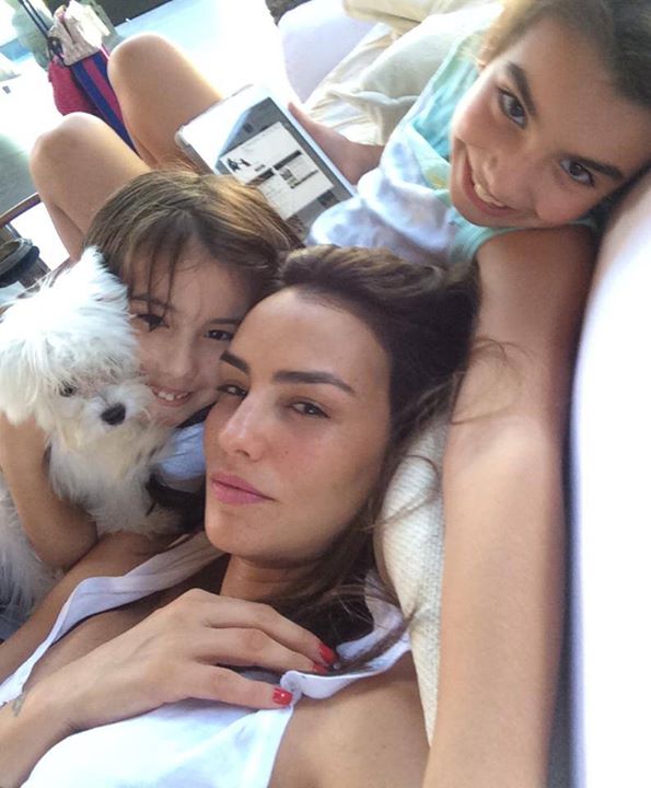 Consuelo s-a pozat impreuna cu fiicele sale