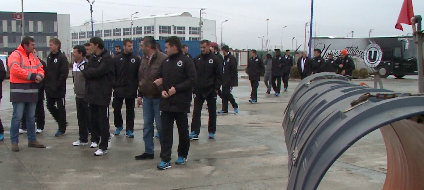 Elevii lui George Ogararu au vizitat autobaza firmei de salubritate aprtinand lui Florian Walter