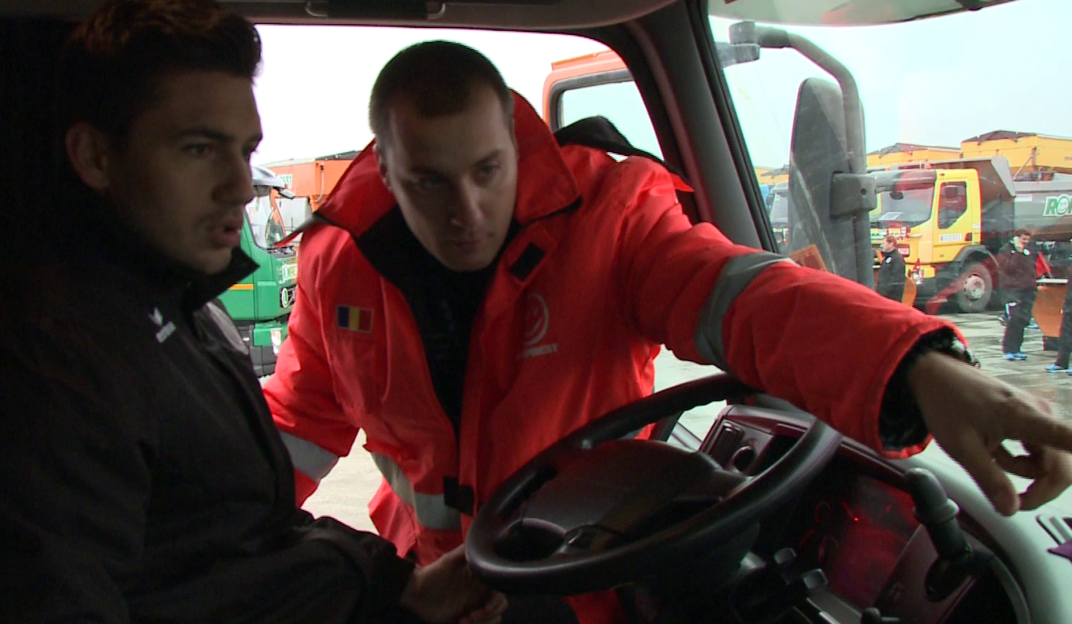 Fotbalistii au condus masinile de salubritate