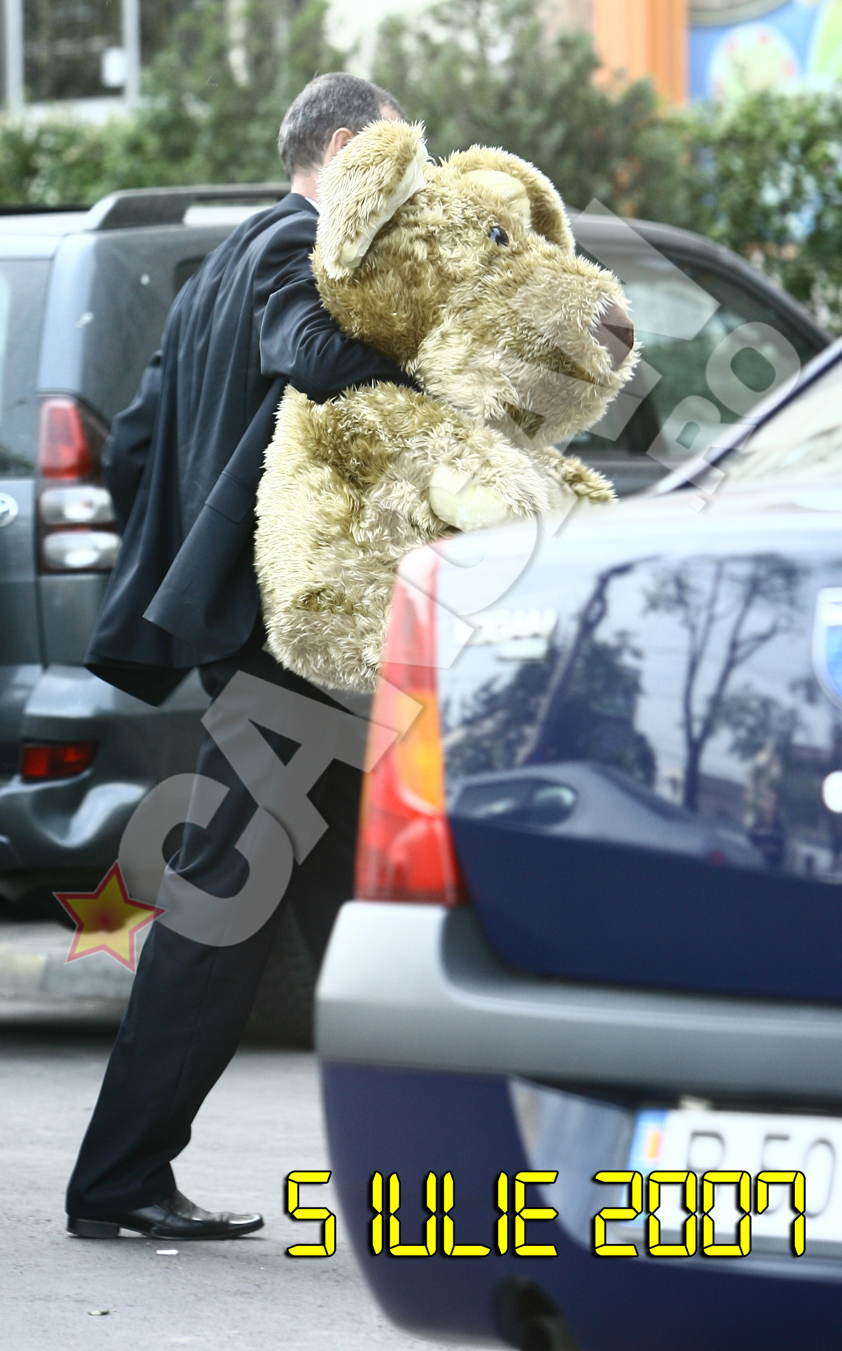 Emil Boc catelus de plus