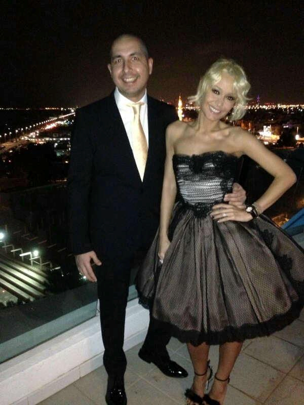 Cei doi soti aleg sa-si petreaca vacantele separat