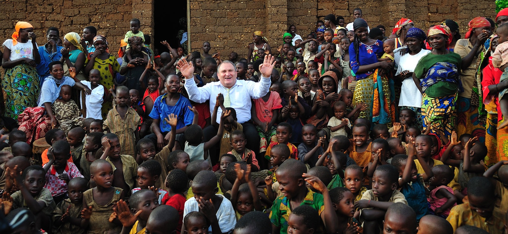 Cornel Urs este iubit de intreaga comunitate de africani din Burundi