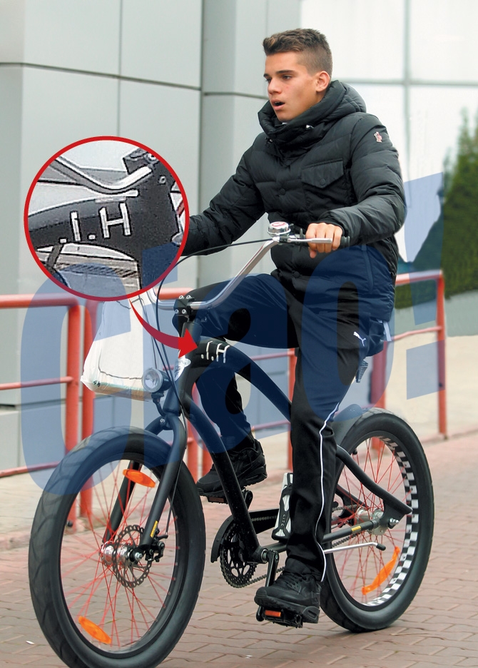 Ianis Hagi este foarte mandru de bicicleta lui