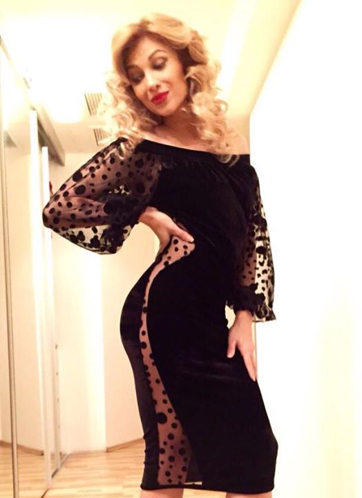 Lora a facut furori imbracata in aceasta rochie (foto:facebook)
