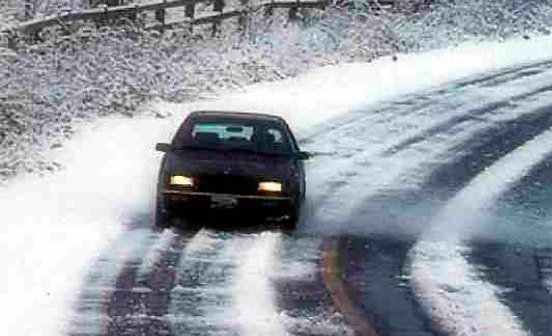 Cod galben de ceaţă şi de polei în mai multe judeţe ale ţării!