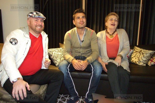 Mutu si mama lui au pornit o afacere cu un alt investitor