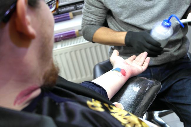 What’s UP si-a tatuat harta Romaniei de la 1918 (foto:profm)