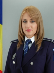 Asa apare Simona Virci in calitatea sa oficiala