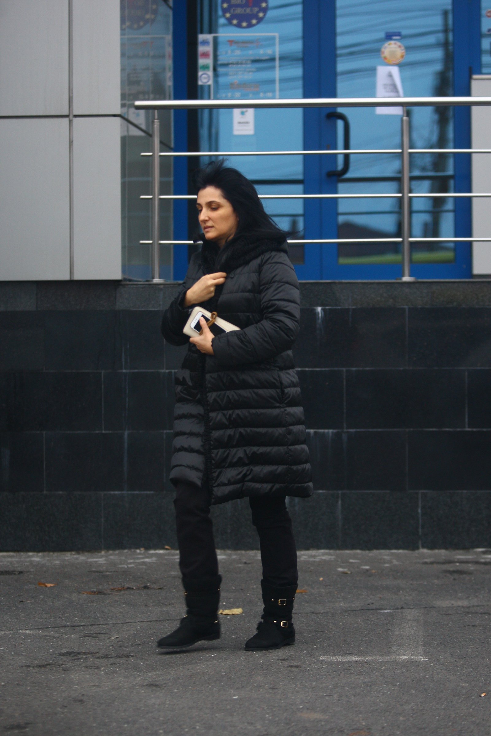 Luminita, sotia lui Gigi Becali, il astepta pe acesta acasa de Craciun