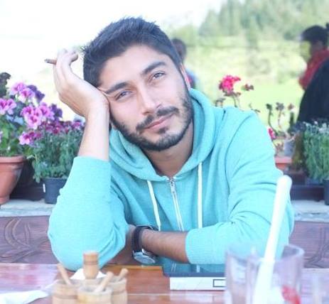 Acesta este Dan, iubitul Crinei