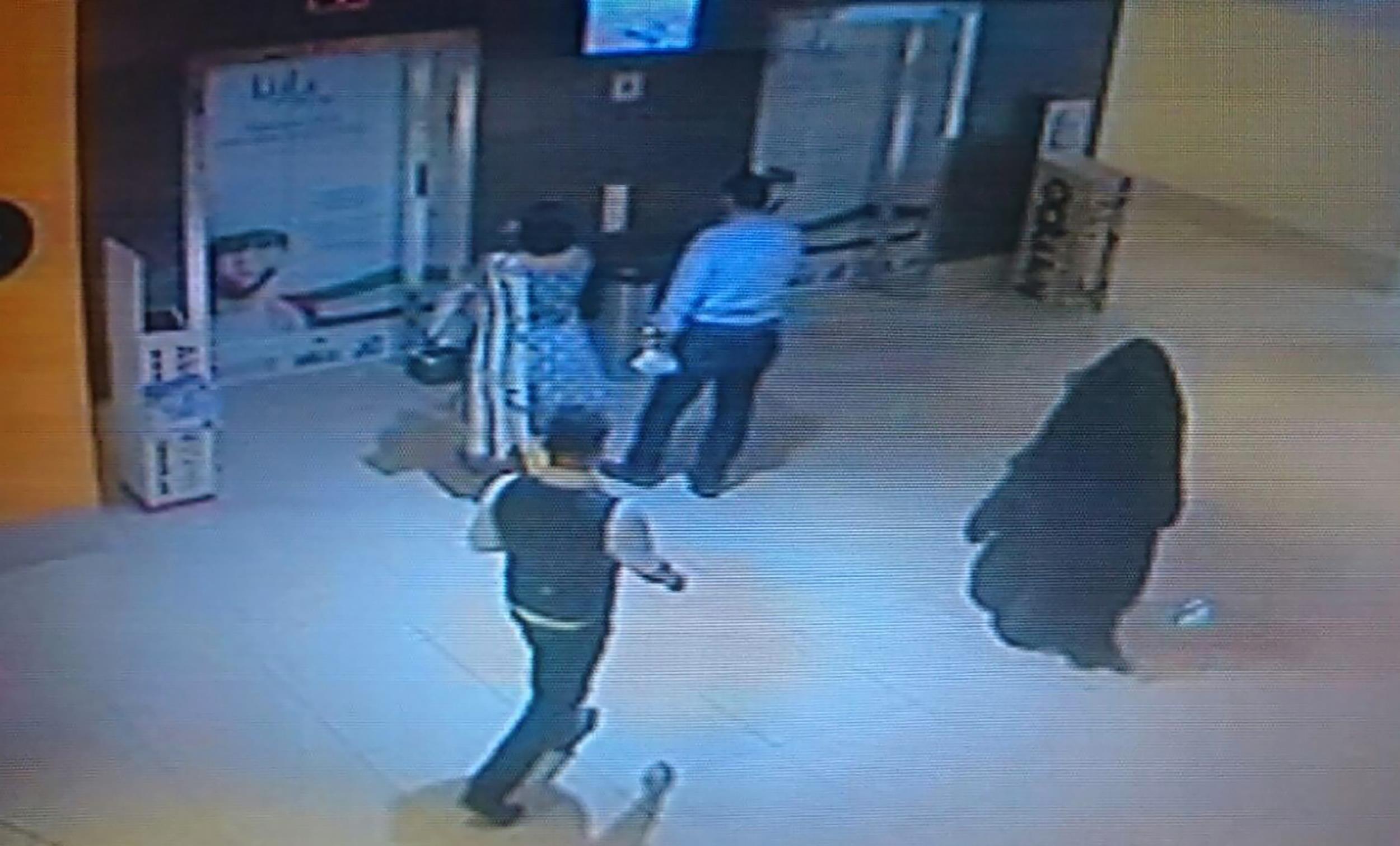 Criminalul a fugit cu liftul