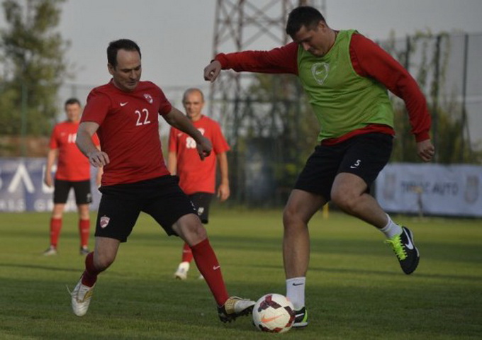 Daca doreste sa mai joace fotbal la Saftica, in nocturna sau pe terenul sintetic, Negoita trebuie sa plateasca