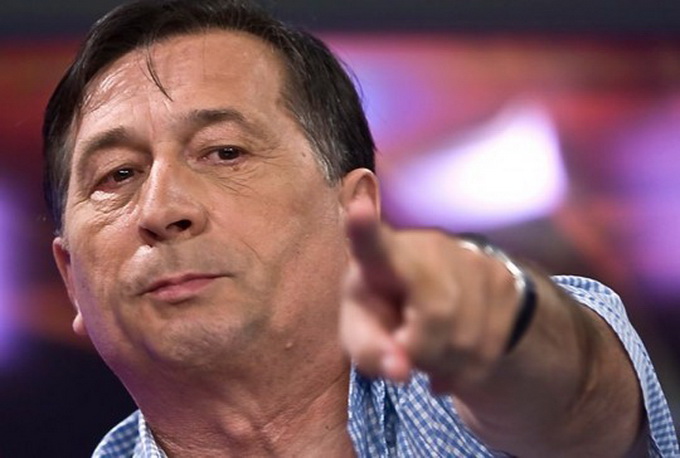 Ion Craciunescu l-a atacat pe Razvan Burleanu, fostul arbitru fiind deranjat de felul in care presedintele FRF s-a imbracat la Gala FRF- 1984